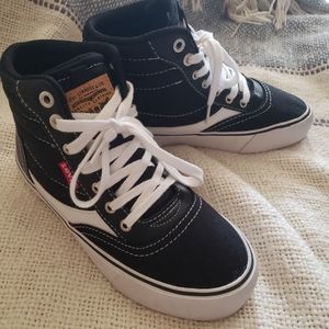 NWOT Levi's Lance Mid Court Canvas Ultra Shoe Sz 1